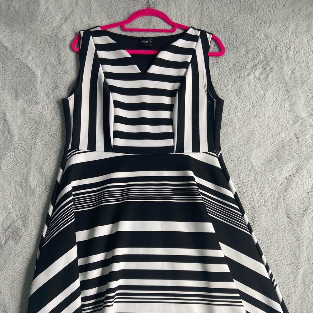 Scuba sleeveless dress